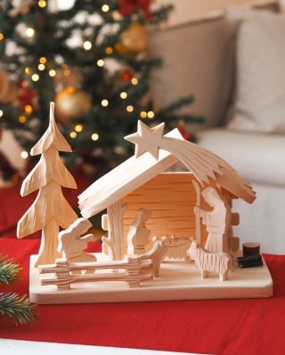 Kouzlo Vánoc se skrývá v detailech, ve světýlkách, vůni jehličí a v betlému, který oživí každý domov. ✨ Naše dřevěné...