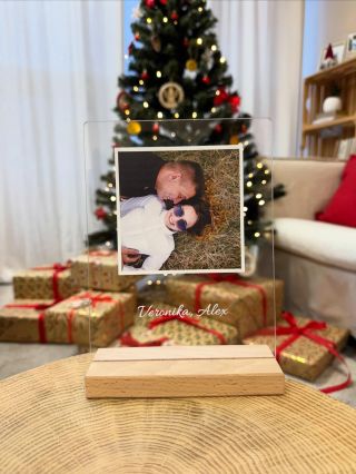 Některé chvíle si zaslouží zůstat nejen v paměti, ale i na očích. 📸 Nechte si vytvořit fotografii na akrylovém skle s...